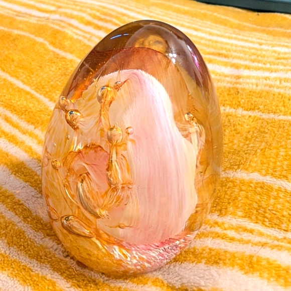 Pale pink and gold glass swirl paperweight - Picture 3 of 4